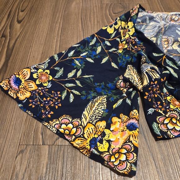 Miss Selfie Dark Floral Crop Top Tie Front Blouse Bohemian Casual Vacation L - Picture 6 of 12